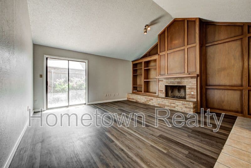 Norman Condo: 1713 Hillcrest Drive