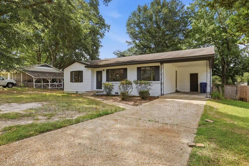 Pearl House: 2033 Carolyn Lane