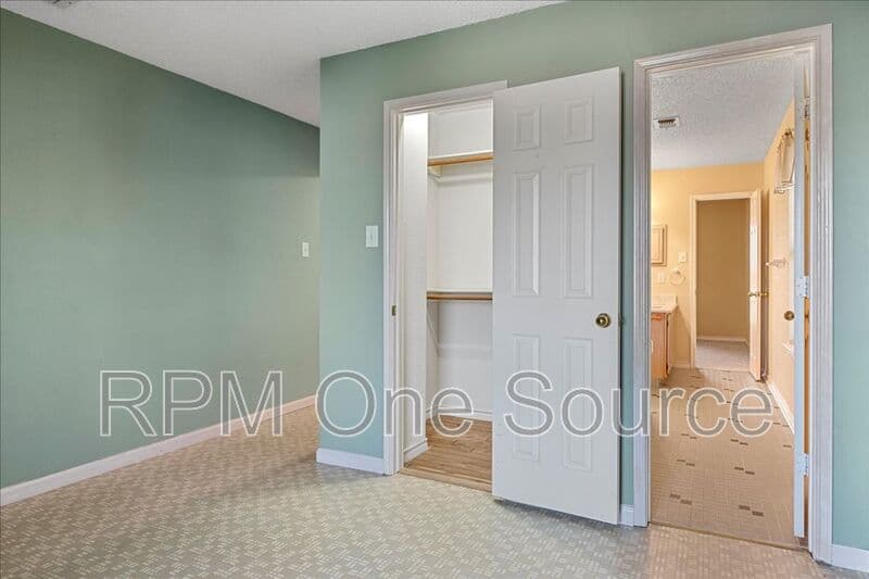 Plano House: 6752 Macintosh Drive