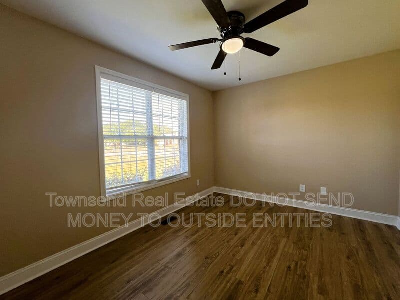 Fayetteville House: 3311 Auburn Dr