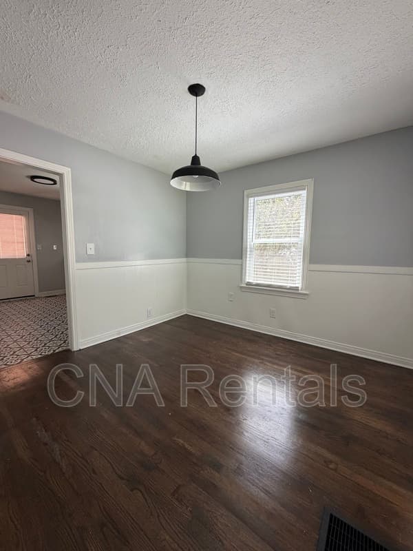 Smyrna House: 2047 Benson Ave SE