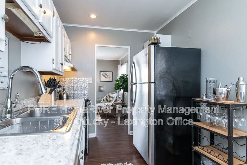 Lexington House: 317 Mockingbird Lane
