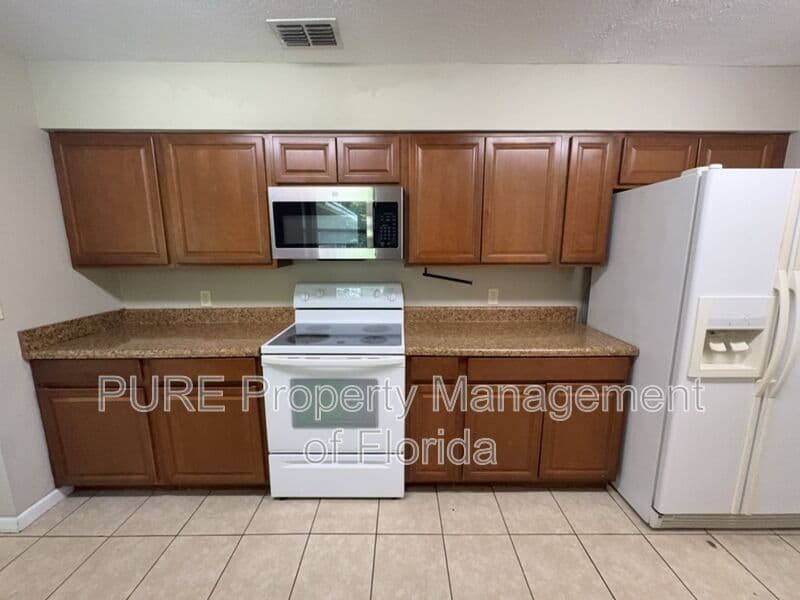 Summerfield House: 13606 SE 48th Court
