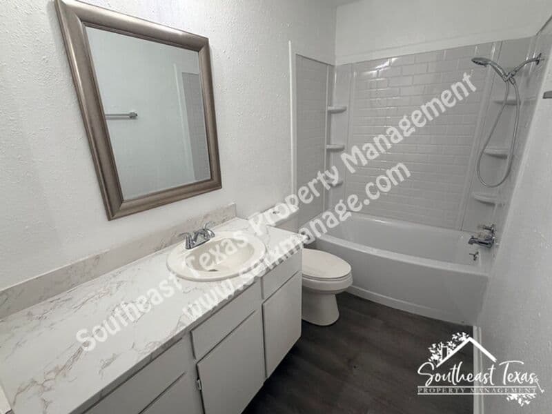 Kirbyville House: 1410 South Elizabeth Avenue