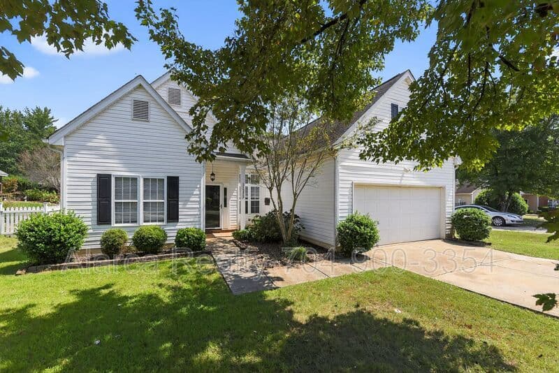 Charlotte House: 11223 Dickie Ross Rd