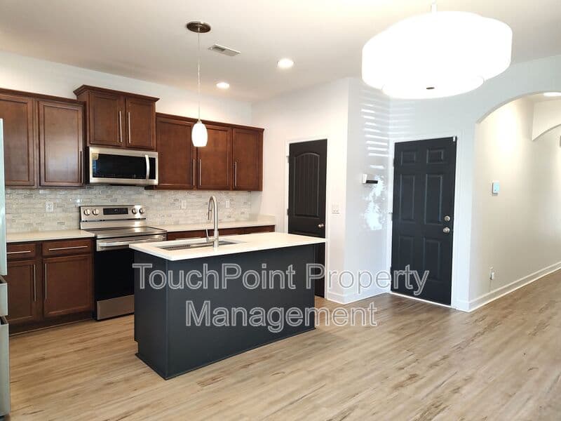 Charlotte House: 605 Lumber Ln