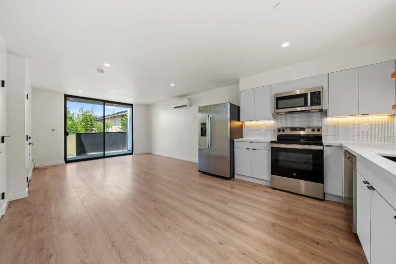 San Diego Condo: 2664 L Street