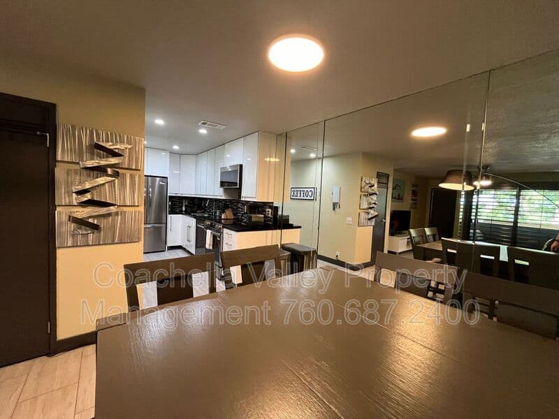 Palm Springs Condo: 2821 Los Felices Cir