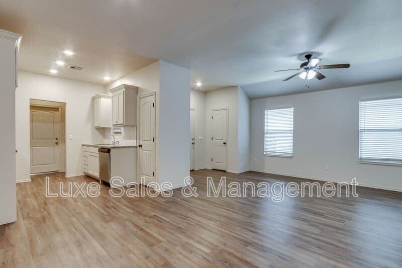 Edmond House: 341 Chalk Hill Ct