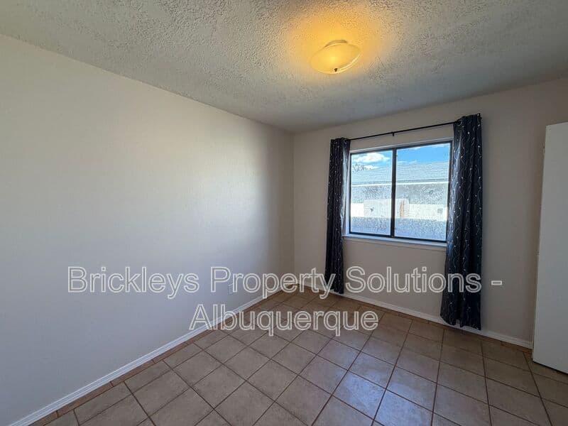 Albuquerque House: 5812 Brahma Dr NW