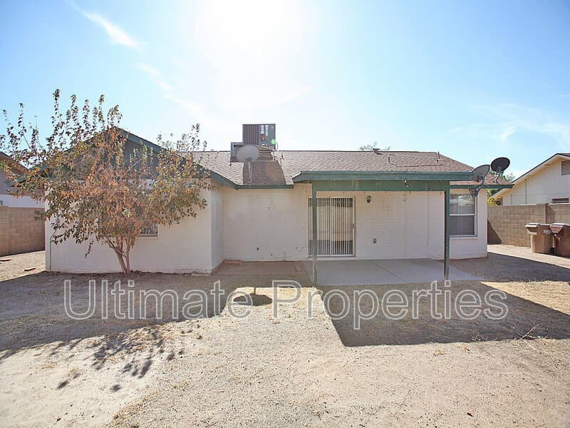 Peoria House: 6938 W Cochise Dr