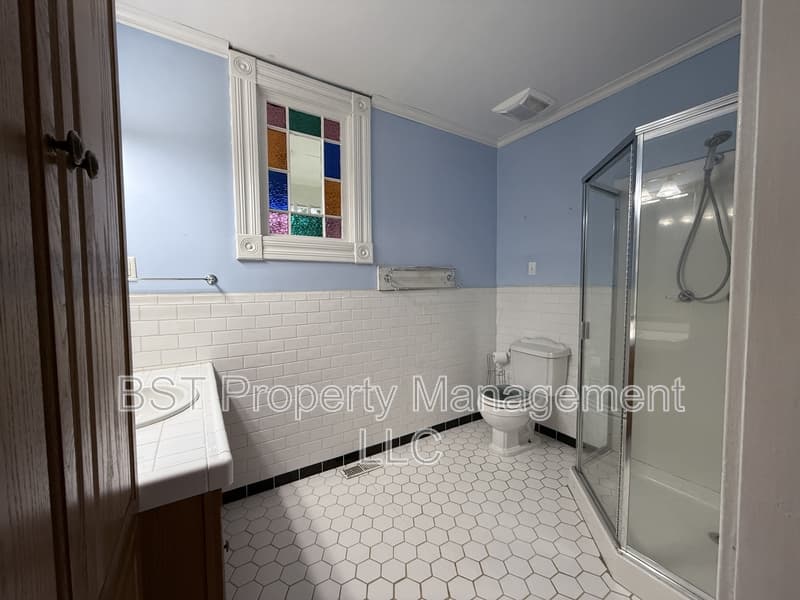 Silverton House: 1067 Oak Street - 1
