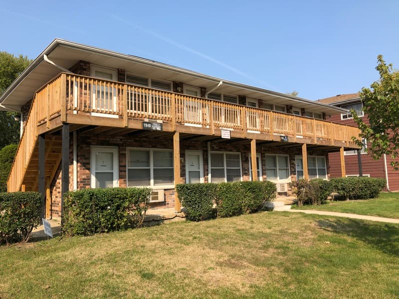 Elgin Condo: 1940 Mark Ave