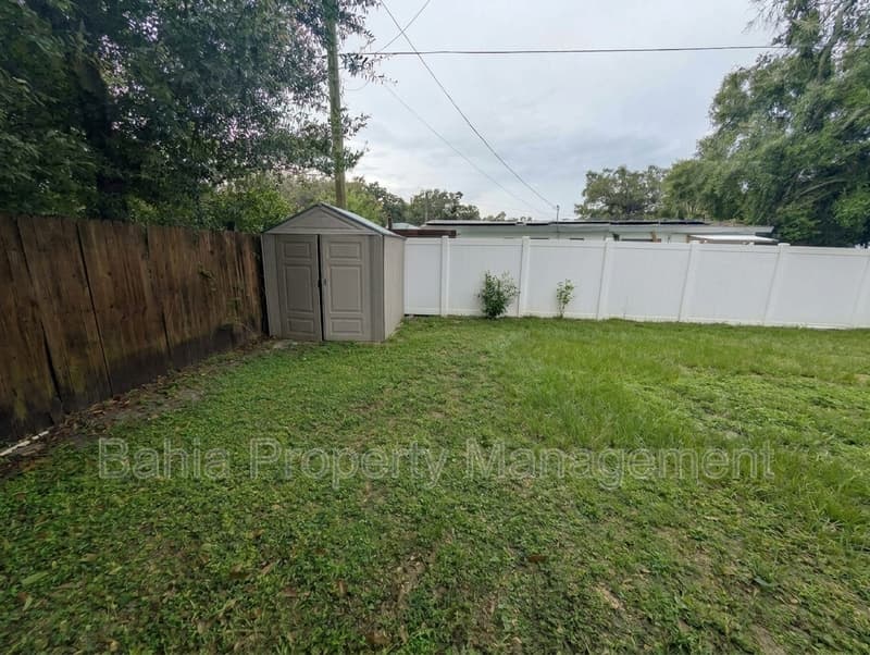 Tampa House: 2001 E Robson St