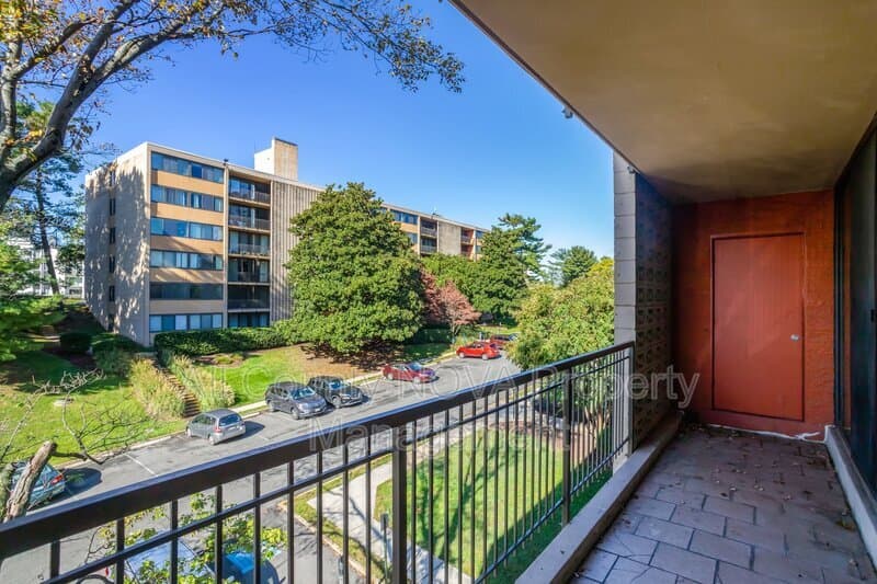 Alexandria Condo: 4 S Van Dorn St