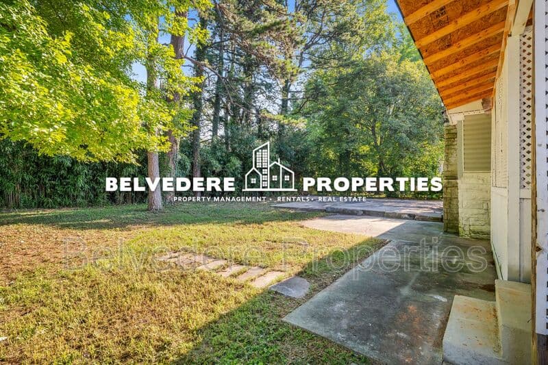 Greensboro House: 2220 Bradley St