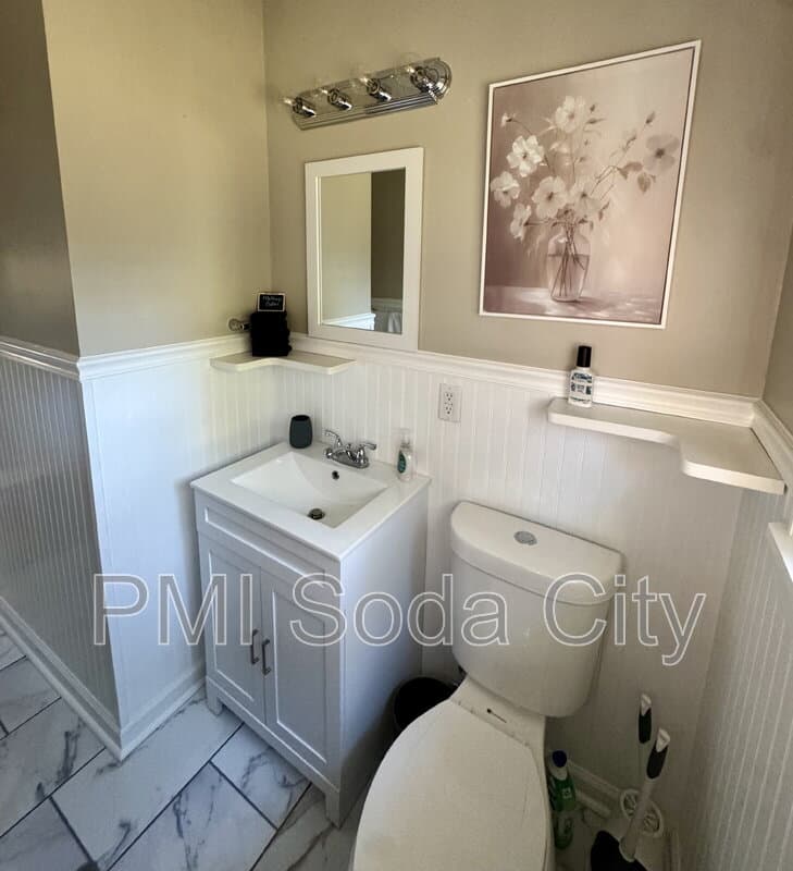 Columbia House: 3615 Truman Street