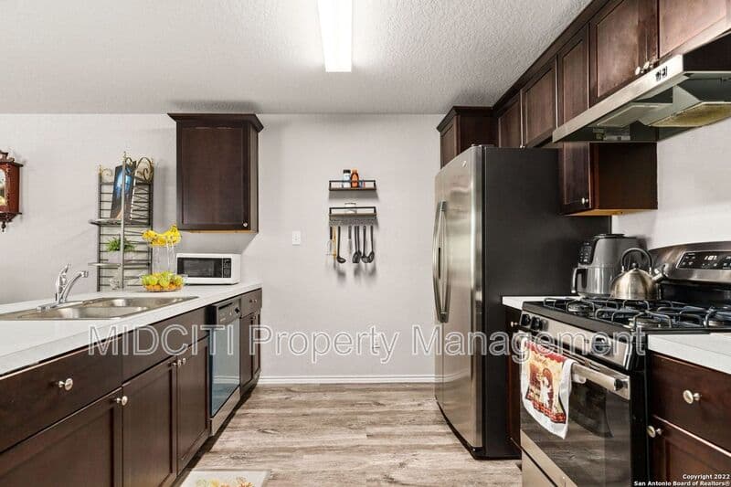 San Antonio House: 130 Expedition Way