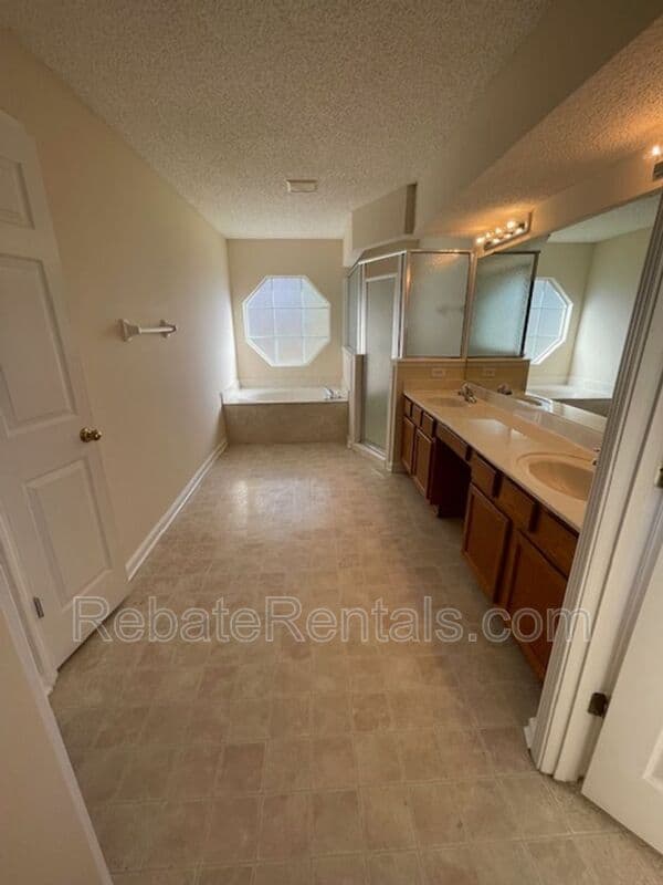 Jacksonville House: 5009 Grand Lakes Drive