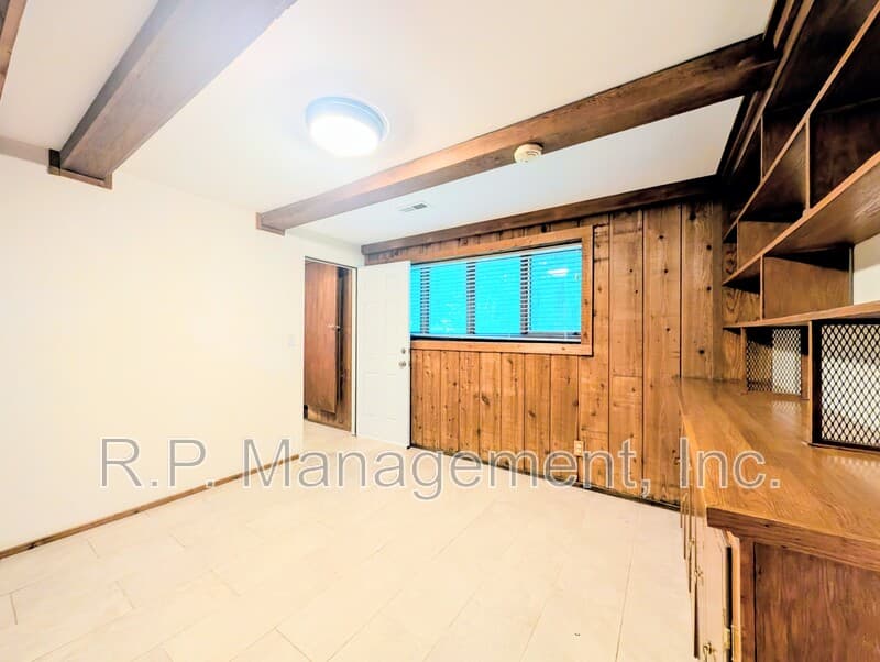 Scandia House: 15740 Pilar Rd N