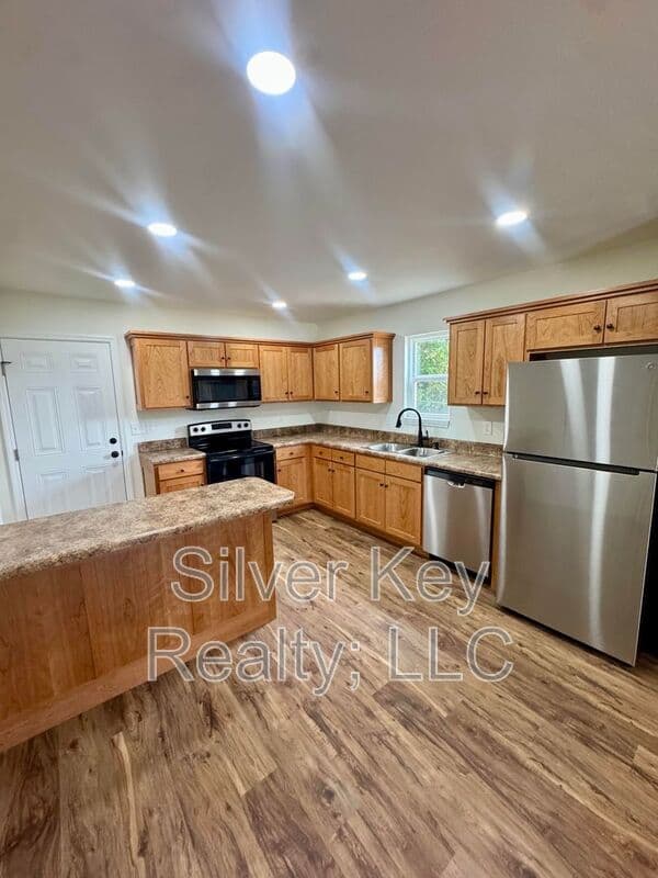 Athens Townhome: 318 Million Street