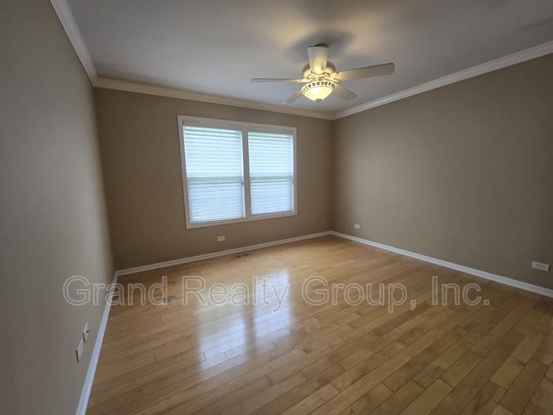 Grayslake House: 217 Lexington Court