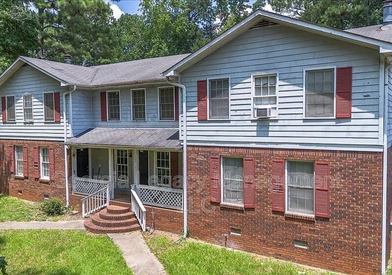 Athens House: 208 Highland Park Drive
