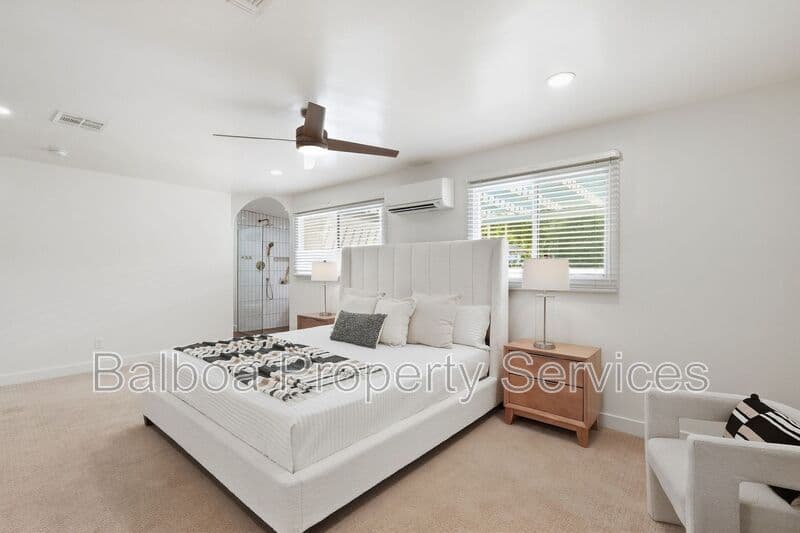 Gilbert House: 1 N Cottonwood Dr