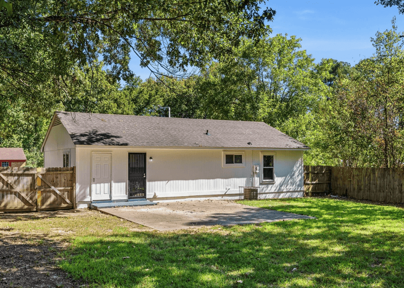 Memphis House: 4177 University St
