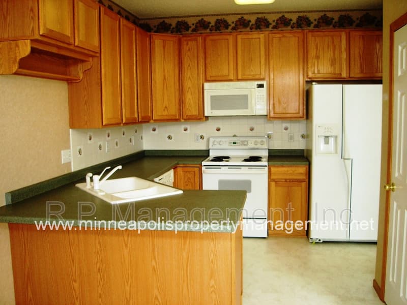 Apple Valley Townhome: 15220 Florist Cir