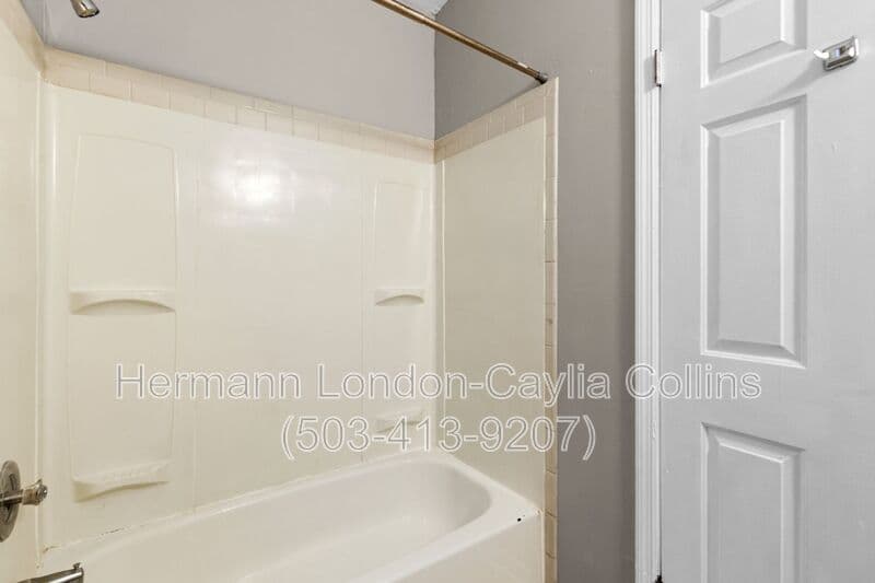 Saint Louis House: 1708 S Tucker Blvd
