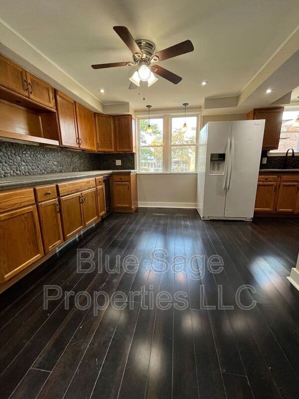 Crum Lynne Townhome: 1220 Lawrence Ave