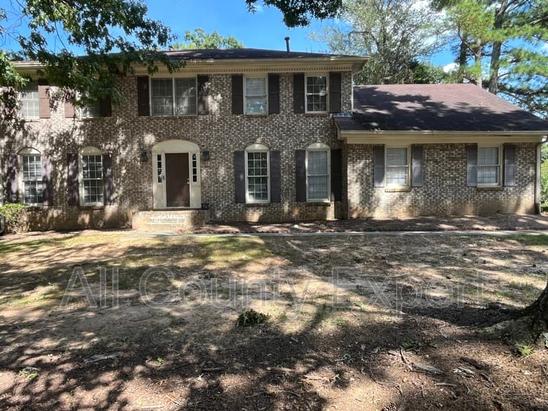 Dunwoody House: 2300 Fenhurst Pl