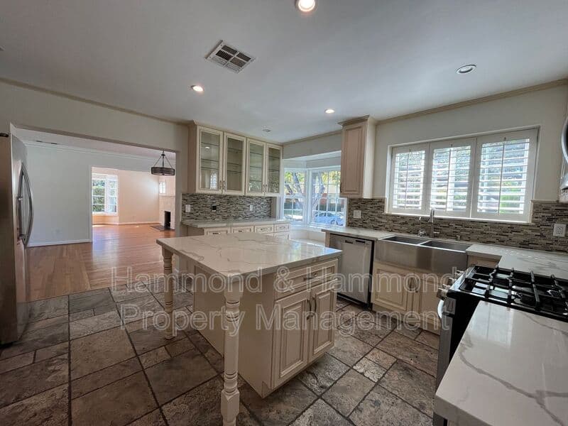 Sherman Oaks House: 15483 Dickens St.