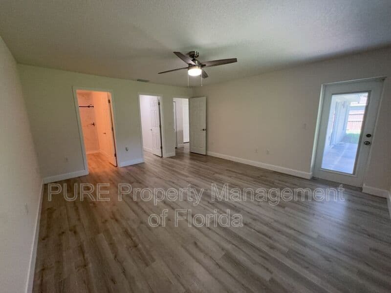 Ocala House: 11165 NW 7th Street