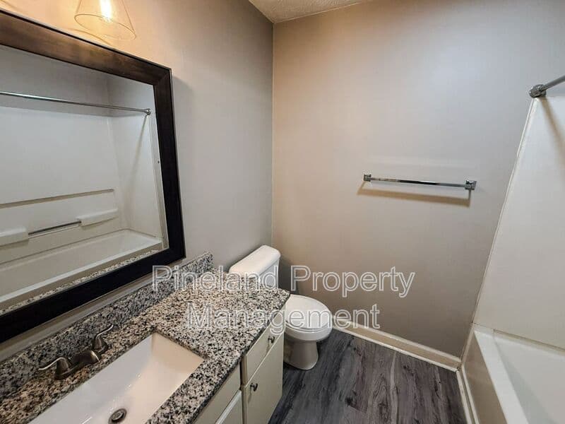 Fayetteville House: 341 Bubble Creek