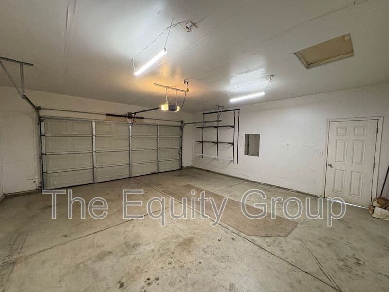 Visalia House: 2643 West Oakridge Ave