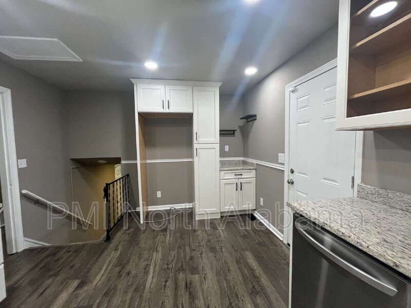 Huntsville House: 6208 NW Cedar Point Dr