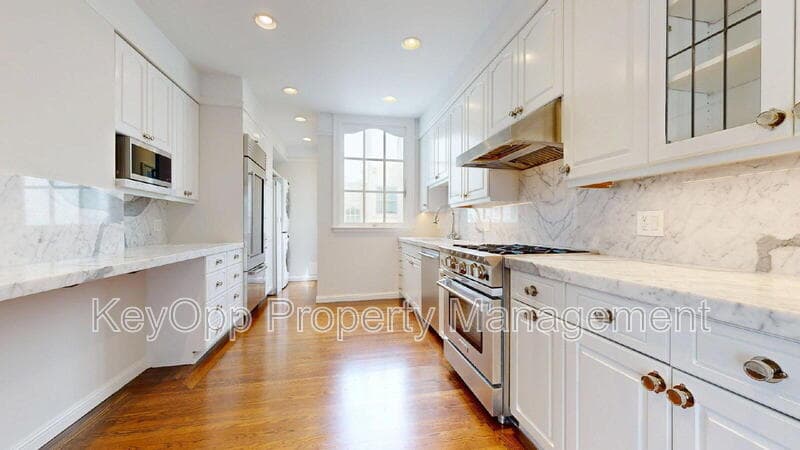 San Francisco Condo: 2250 Green Street