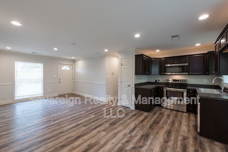 Atlanta House: 455 Bolton Rd NW