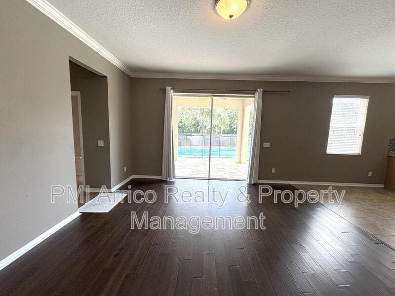 Riverview House: 5822 Tulip Flower Drive
