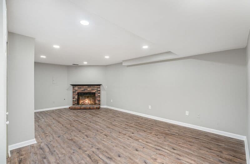 Fredericksburg House: 10701 Houck Dr