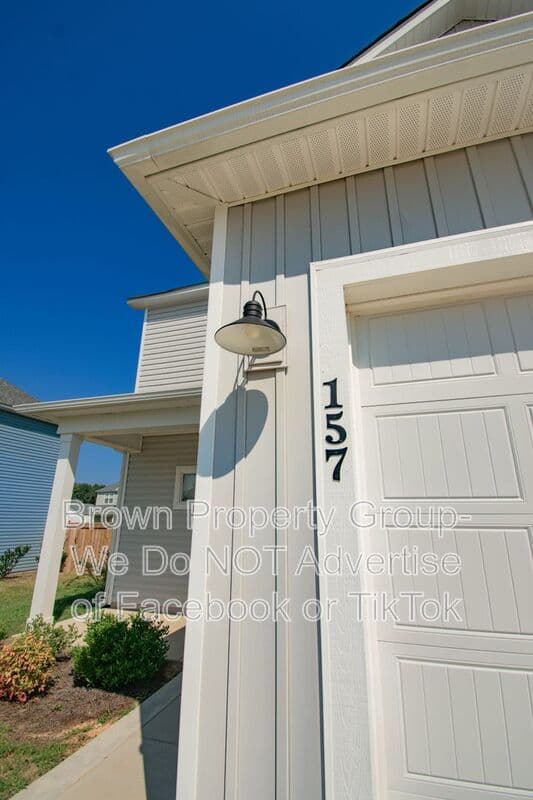 Raeford House: 157 Easy St