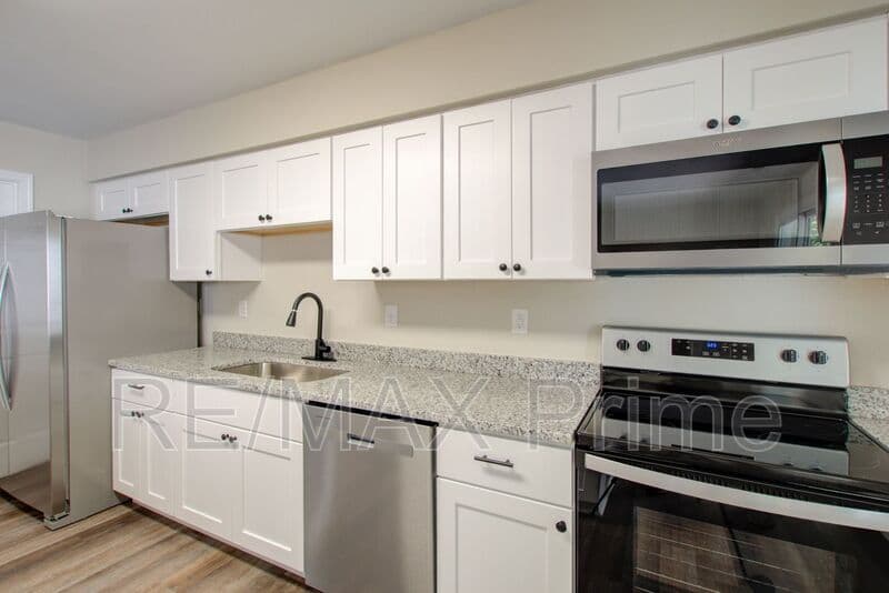 Virginia Beach House: 5375 Grand Lake Crescent