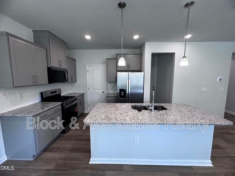 Raleigh House: 205 Broomside Avenue