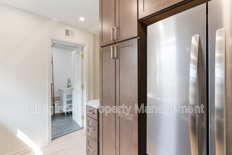 Alexandria House: 3727 Mark Drive