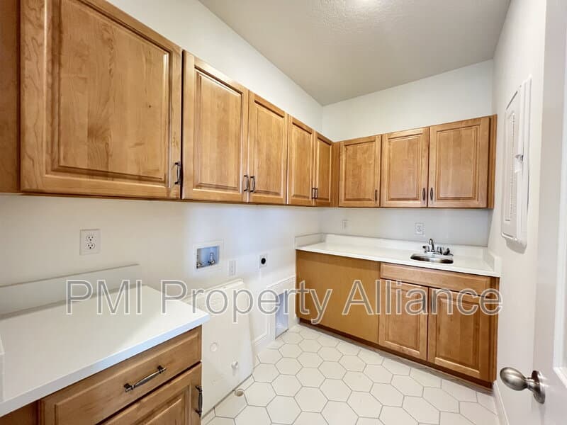 Minneola House: 2180 Axel Street
