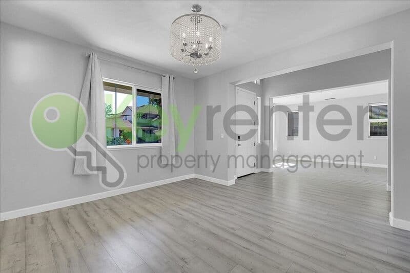 Lincoln House: 1740 Allenwood Circle