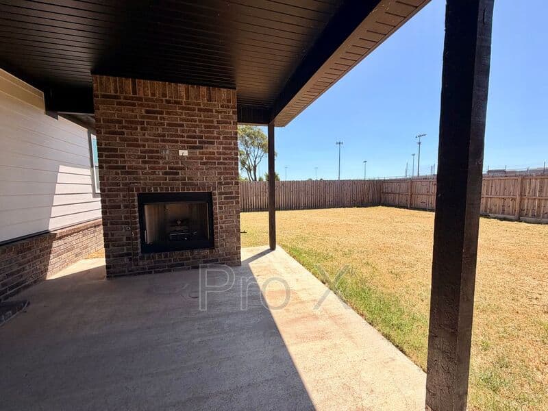 Centerton House: 1141 Red Maple St