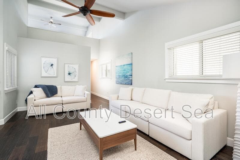 Huntington Beach House: 621 8th St